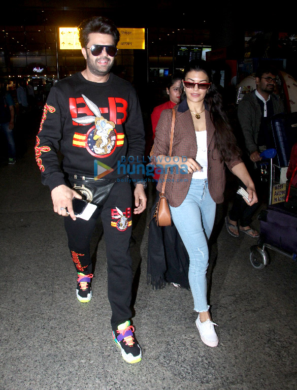 Jacqueline Fernandez, Maniesh Paul, Karisma Kapoor and others snapped at the airport