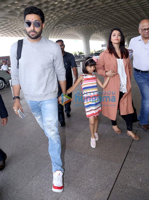 Abhishek Bachchan, Aishwarya Rai Bachchan, Kangana Ranaut and others snapped at the airport Abhishek Bachchan, Aishwarya Rai Bachchan, Kangana Ranaut and others snapped at the airport