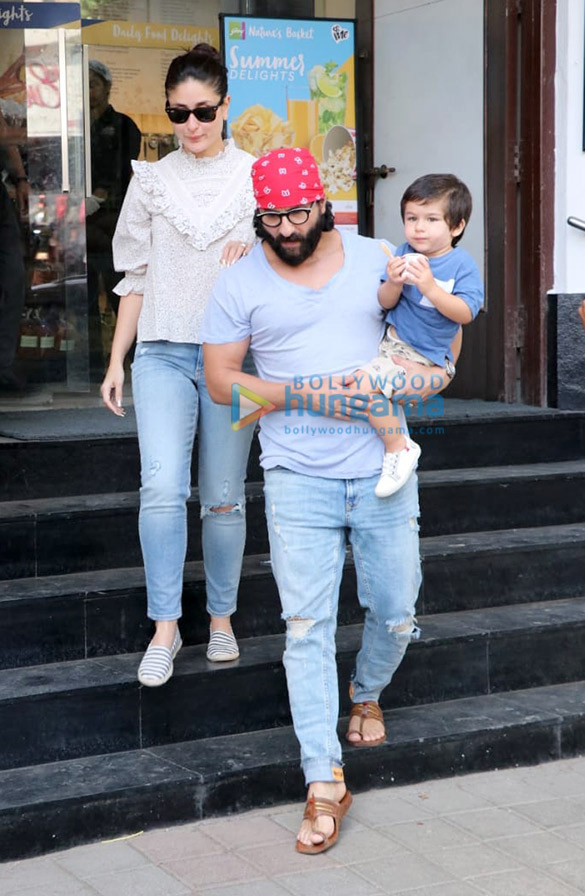 Kareena Kapoor Khan, Saif Ali Khan and Taimur Ali Khan spotted at Nature’s Basket in Bandra Kareena Kapoor Khan, Saif Ali Khan and Taimur Ali Khan spotted at Nature’s Basket in Bandra
