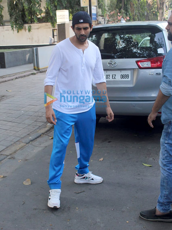 Photos: Kartik Aaryan at Vishesh Films office