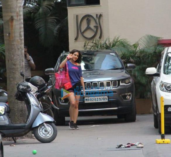 Sara Ali Khan snapped at the gym in Bandra Sara Ali Khan snapped at the gym in Bandra