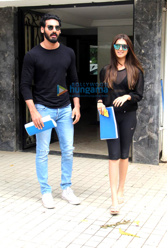 Photos RX 100 stars Ahan Shetty & Tara Sutaria spotted at Sunny Ville, Bandra (2)