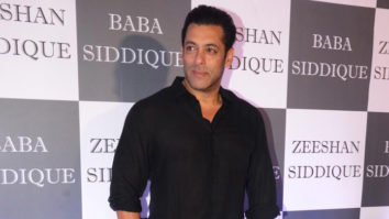 Salman Khan attend Baba Siddique’s Iftaar party