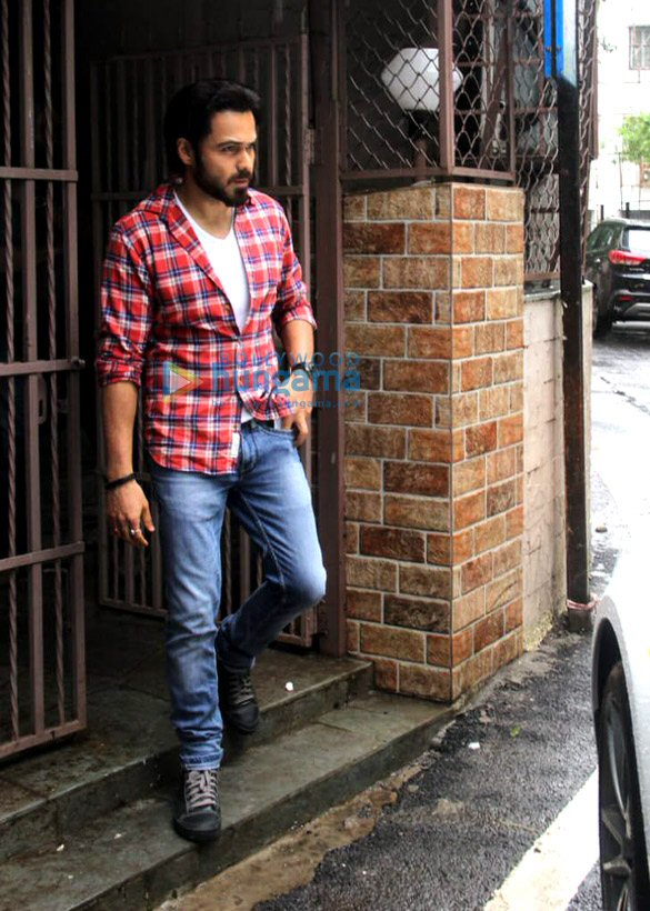Photos: Emraan Hashmi spotted at Shankar Mahadevan’s dubbing studio Photos: Emraan Hashmi spotted at Shankar Mahadevan's dubbing studio