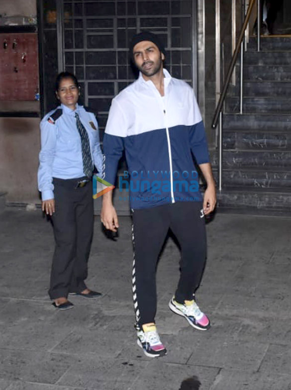 Photos: Kartik Aaryan snapped at the gym in Juhu
