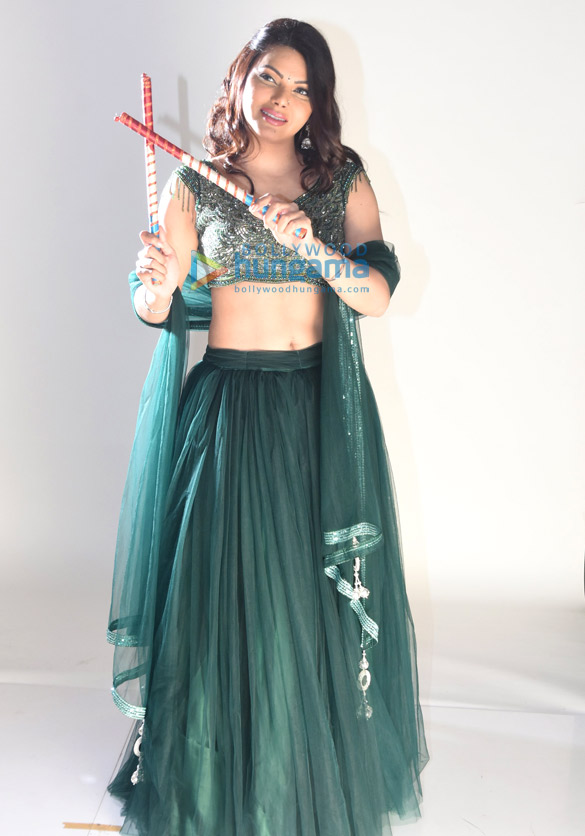 Photos: Sherlyn Chopra snapped during Navratri shoot Photos: Sherlyn Chopra snapped during Navratri shoot