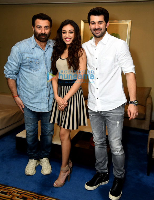 Photos: Sunny Deol, Karan Deol and Sahher Bambba snapped during Pal Pal Dil Ke Paas promotions in New Delhi Photos: Sunny Deol, Karan Deol and Sahher Bambba snapped during Pal Pal Dil Ke Paas promotions in New Delhi