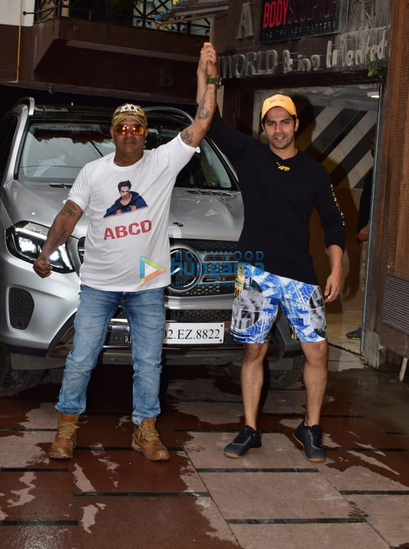 Photos: Varun Dhawan snapped at gym in Juhu