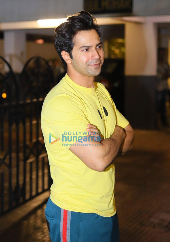 Photos: Varun Dhawan snapped in Juhu