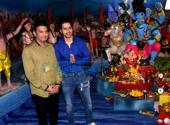 Photos: Varun Dhawan, Kartik Aaryan and others snapped at T-Series’ Ganpati celebration Photos: Varun Dhawan, Kartik Aaryan and others snapped at T-Series' Ganpati celebration