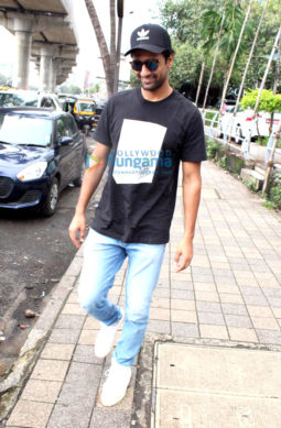 Photos: Vicky Kaushal snapped at Apple store in Andheri
