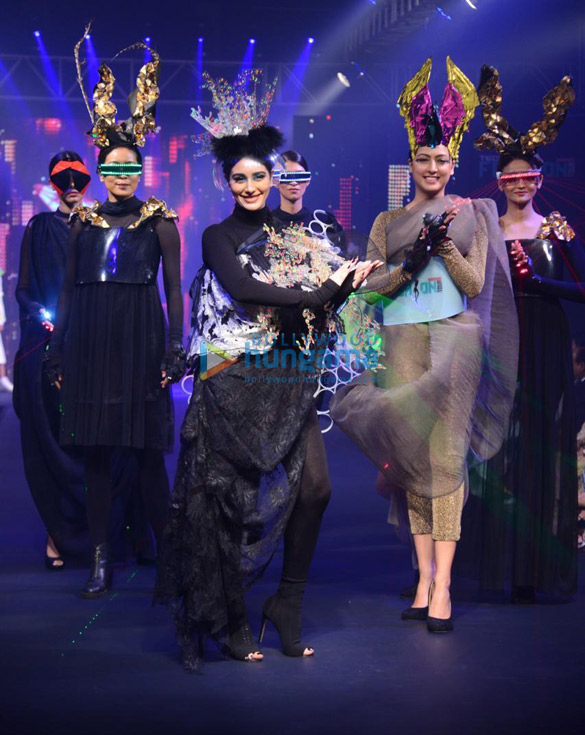 Photos: Warina Hussain walks the ramp as the show stopper at Tech Fashion Tour 2019