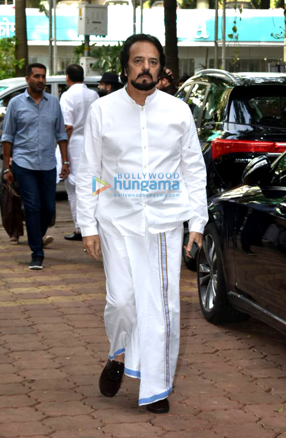 Photos Celebs grace the prayer meet of Champak Jain (9) | Akbar Khan