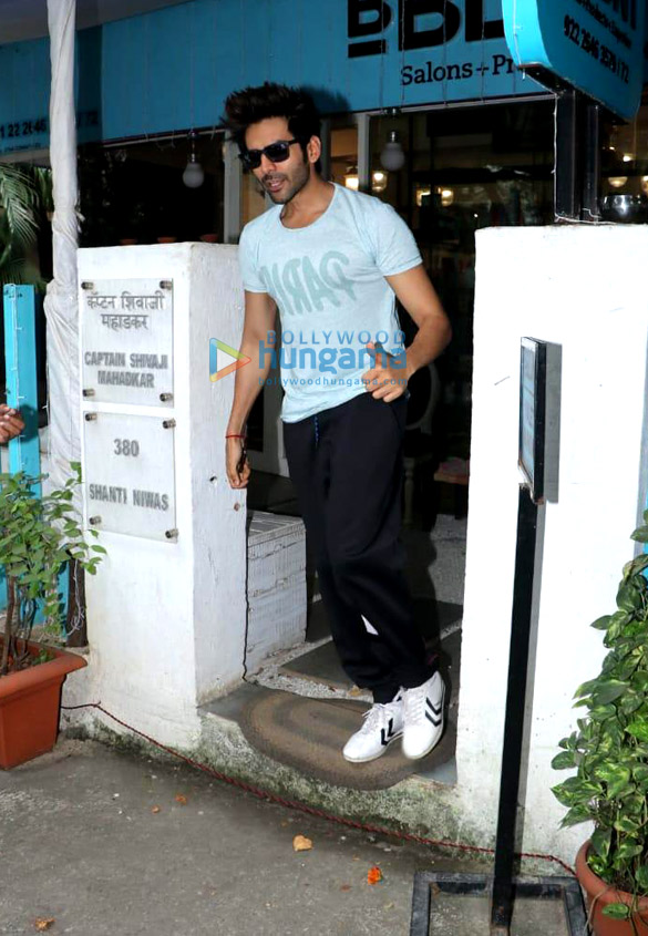 Photos: Kartik Aaryan snapped at BBlunt salon in Bandra