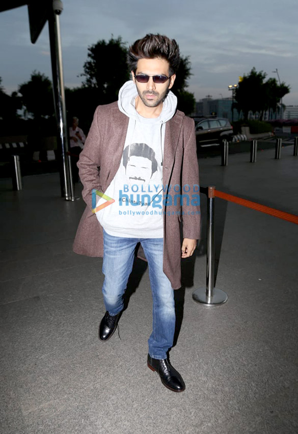 Photos: Kartik Aaryan, Ananya Panday, Bhumi Pednekar, Janhvi Kapoor and others snapped at the airport