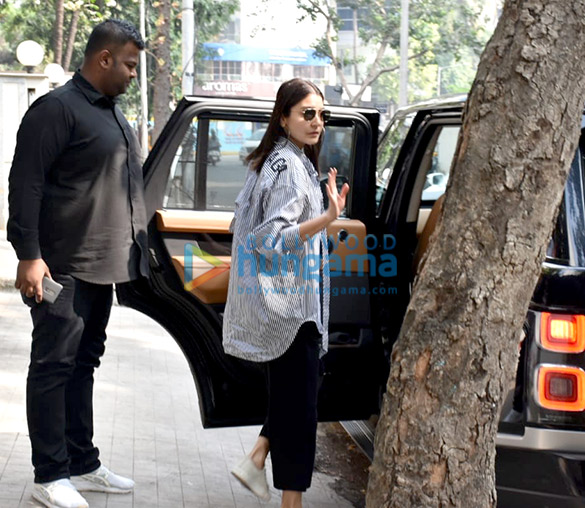 Photos: Anushka Sharma spotted at a clinic in Juhu Photos: Anushka Sharma spotted at a clinic in Juhu