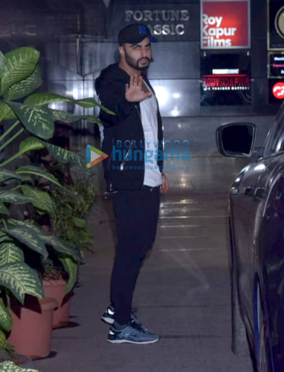 Photos: Arjun Kapoor snapped at the gym in Bandra