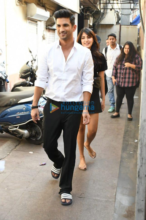 Photos: Rhea Chakraborty and Sushant Singh Rajput snapped in Mumbai