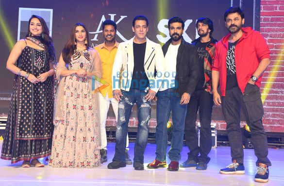 Photos: Salman Khan, Sonakshi Sinha, Prabhu Dheva and others grace the Dabangg 3 pre release event in Hyderabad Photos: Salman Khan, Sonakshi Sinha, Prabhu Dheva and others grace the Dabangg 3 pre release event in Hyderabad