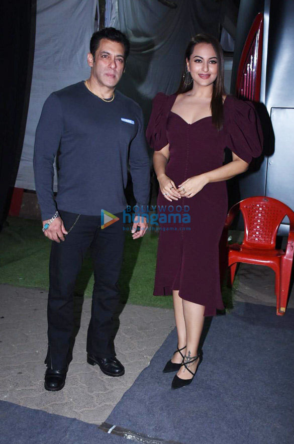 Photos: Salman Khan and Sonakshi Sinha snapped at Mehboob Studio in Bandra
