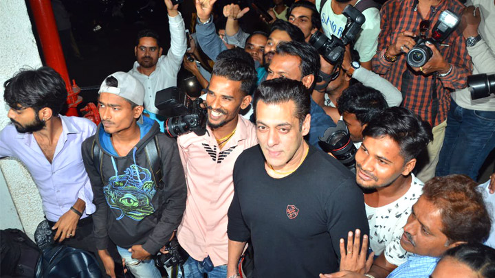 Salman Khan celebrates his birthday with media - Bollywood Hungama