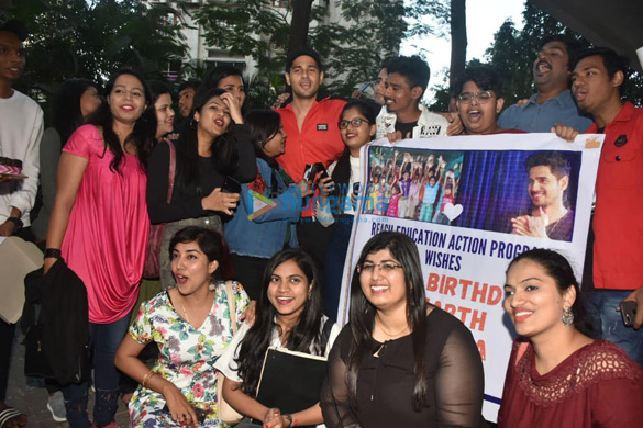 Photos: Sidharth Malhotra celebrates his birthday with fans