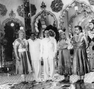 Rishi Kapoor shares rare photo of Prithviraj Kapoor, Dilip Kumar and the cast of Mughal-e-Azam with Italian filmmaker Roberto Rossellini