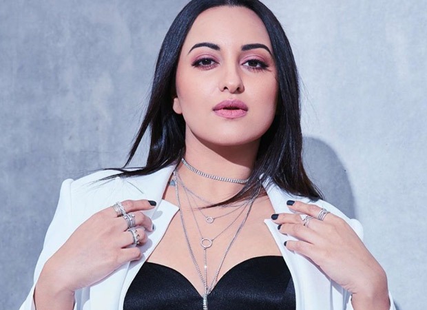 Sonakshi Sinha to auction her artwork to raise funds to provide ration to daily wage workers Sonakshi Sinha to auction her art works to raise funds to provide ration to daily wage workers