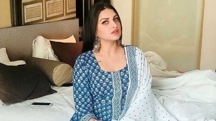Himanshi Khurana: “Shehnaaz Gill har kisi ke sath itna friendly kyon ho jati hai?” | Rapid Fire