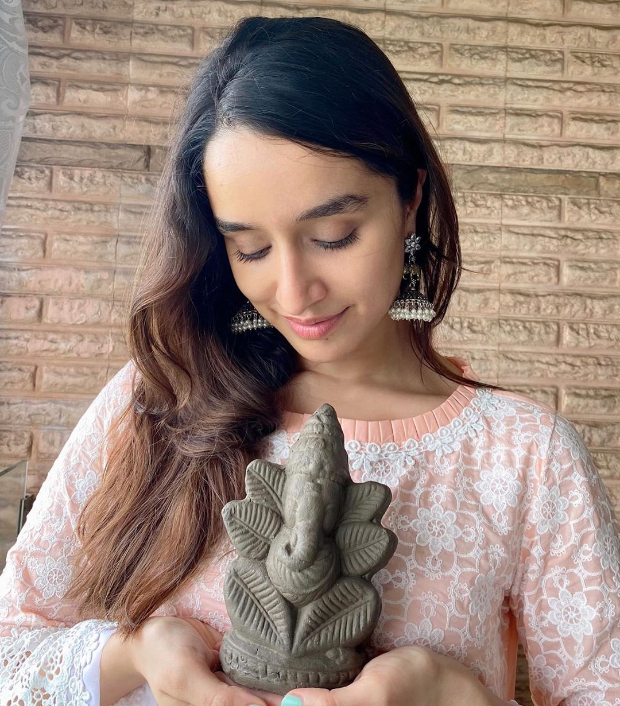 Shraddha Kapoor shares a picture with eco-friendly Ganpati 