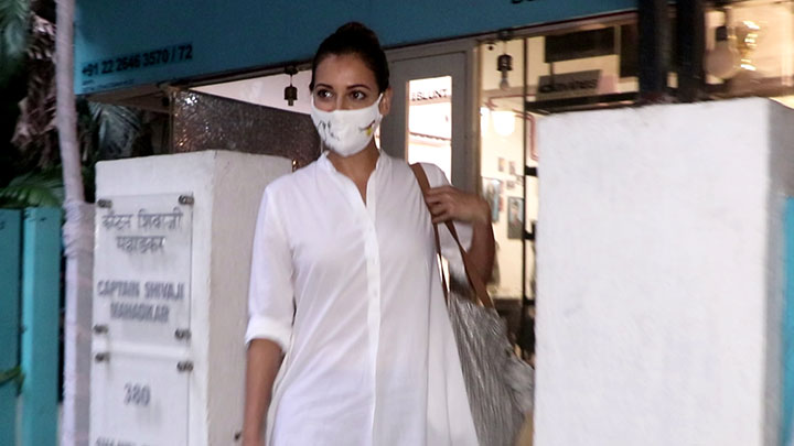 Dia Mirza spotted at BBlunt salon in Bandra Dia Mirza spotted at BBlunt salon in Bandra
