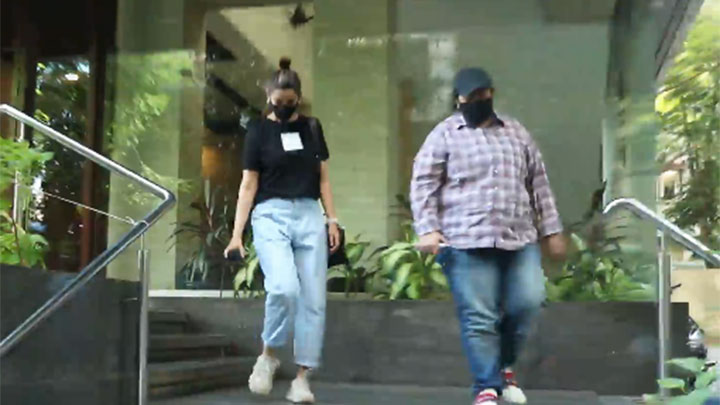 Sonali Bendre spotted at recording studio in Santacruz Sonali Bendre spotted at recording studio in Santacruz