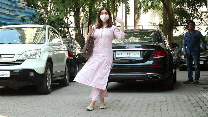 Bhumi Pednekar spotted at Anand L Rai office Andheri Bhumi Pednekar spotted at Anand L Rai office Andheri