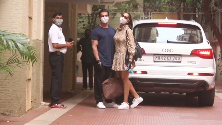 Bipasha Basu with husband Karan Singh Grover spotted at Bandra