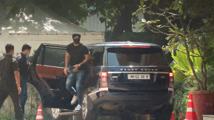 Ranbir Kapoor spotted at YRF studio Andheri Ranbir Kapoor spotted at YRF studio Andheri