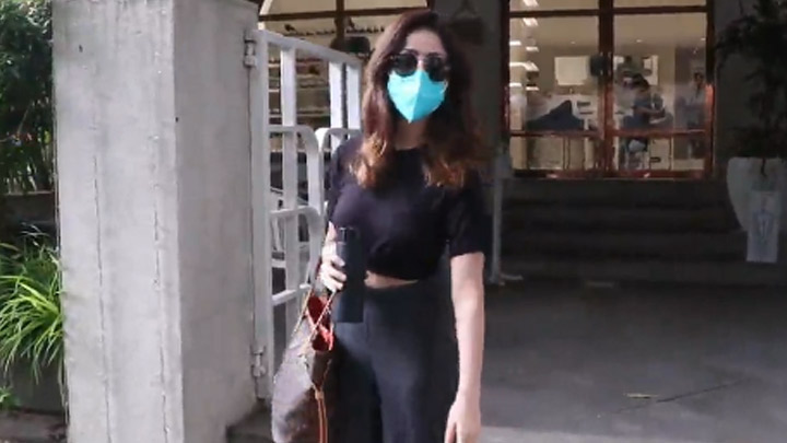 Yami Gautam spotted post leaving salon in Bandra Yami Gautam spotted post leaving salon in Bandra