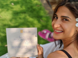 Aahana Kumra can’t stop smiling as she receives a note and flowers from Amitabh Bachchan Aahana Kumra can’t stop smiling as she receives a note and flowers from Amitabh Bachchan
