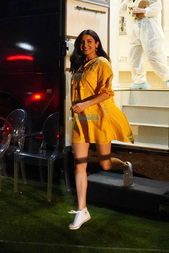 Photos: Mommy-to-be Anushka Sharma is all smiles as she heads for shoot