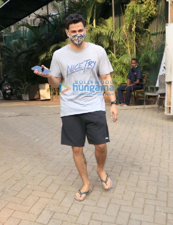 Photos: Kunal Kemmu snapped In Bandra Photos: Kunal Kemmu snapped In Bandra