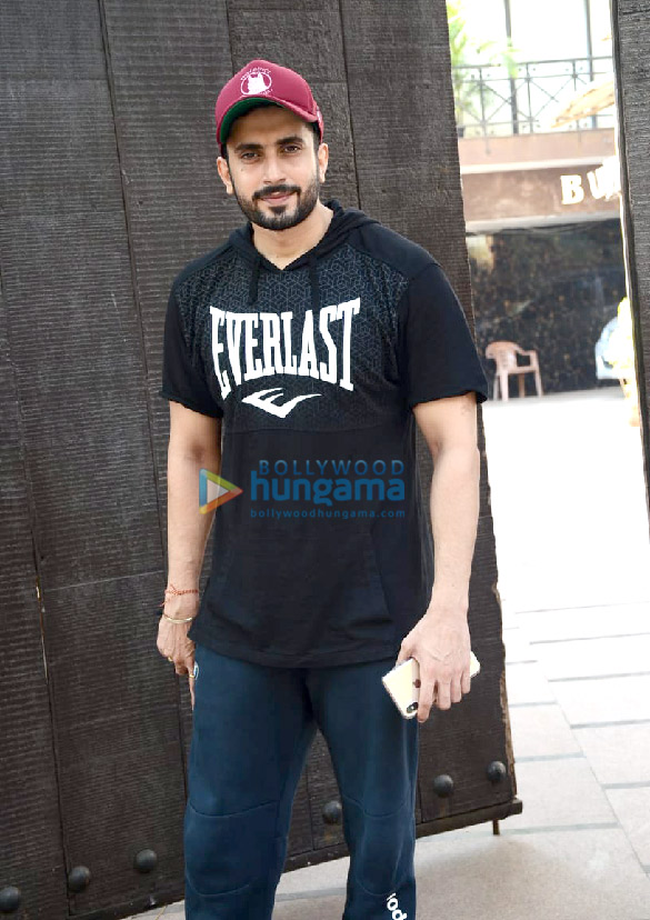 Photos: Sunny Singh Nijjar snapped at gym in Juhu Photos: Sunny Singh Nijjar snapped at gym in Juhu