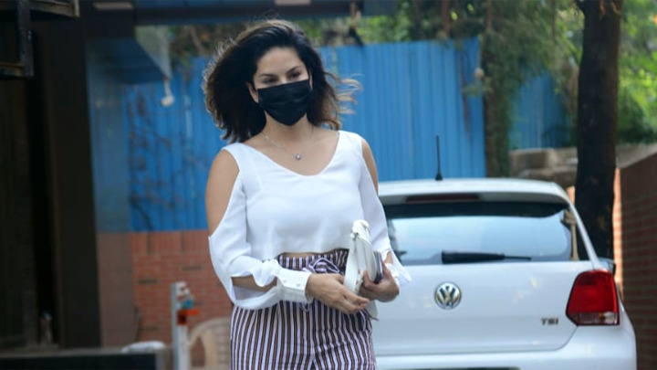 Sunny Leone spotted at Juhu salon Sunny Leone spotted at Juhu salon