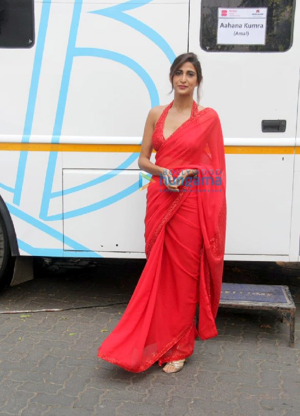 Photos: Aahana Kumra snapped on location for shooting, Bandra