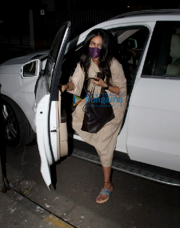 Photos: Rakul Preet Singh snapped in Bandra Photos: Rakul Preet Singh snapped in Bandra