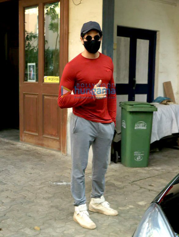 Photos: Sidharth Malhotra spotted at dubbing studio in Bandra
