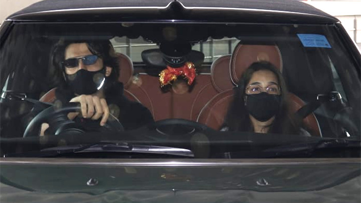 Kartik Aaryan spotted at the airport as he drops his Sister Kartik Aaryan spotted at the airport as he drops his Sister