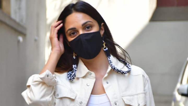 Kiara Advani and Shashank Khaitan spotted at Dharma office in Bandra Kiara Advani and Shashank Khaitan spotted at Dharma office in Bandra