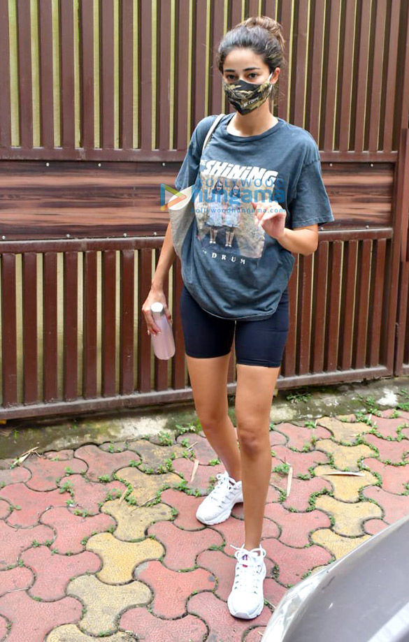 Photos: Ananya Panday spotted at yoga class in Bandra Photos: Ananya Panday spotted at yoga class in Bandra
