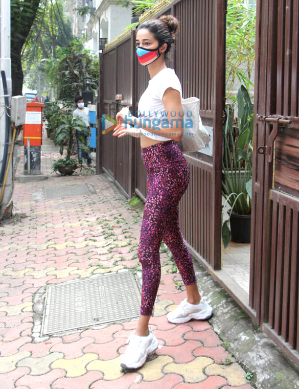 Photos: Ananya Panday spotted at yoga class in Bandra Photos: Ananya Panday spotted at yoga class in Bandra