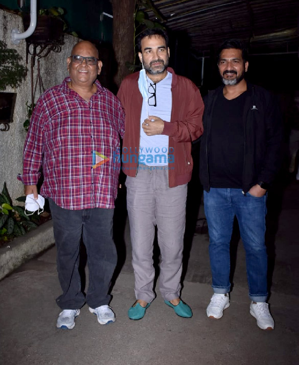Photos: Celebs snapped at Kaagaz screening Photos: Celebs snapped at Kaagaz screening