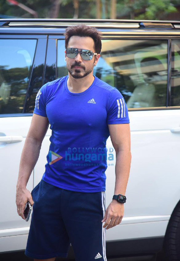 Photos: Emraan Hashmi snapped at gym in Bandra Photos: Emraan Hashmi snapped at gym in Bandra